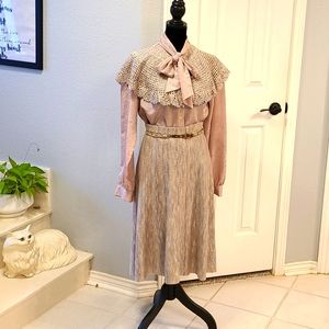 Vintage knit skirt with embroidered collar and belt